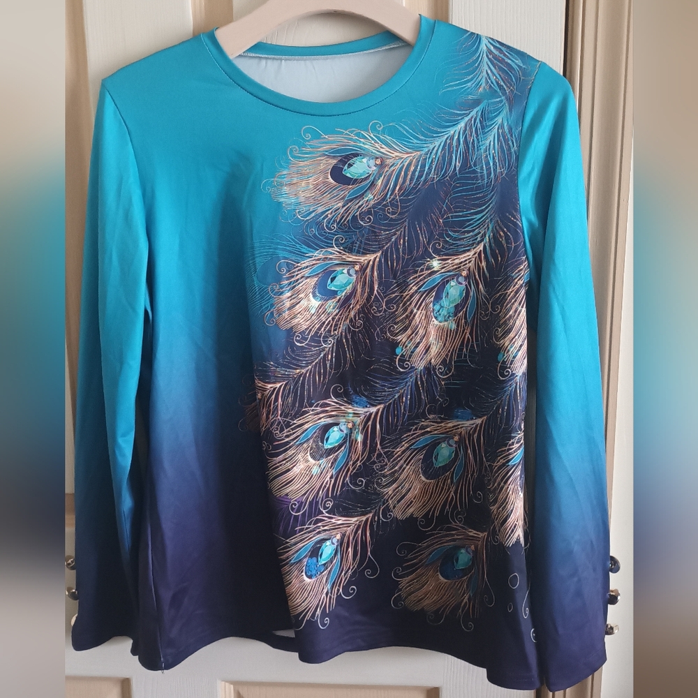 Blue Graphic Sweatshirt with Peacock Design